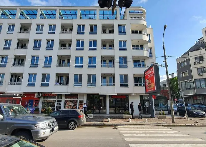 Colonel Apartment 953