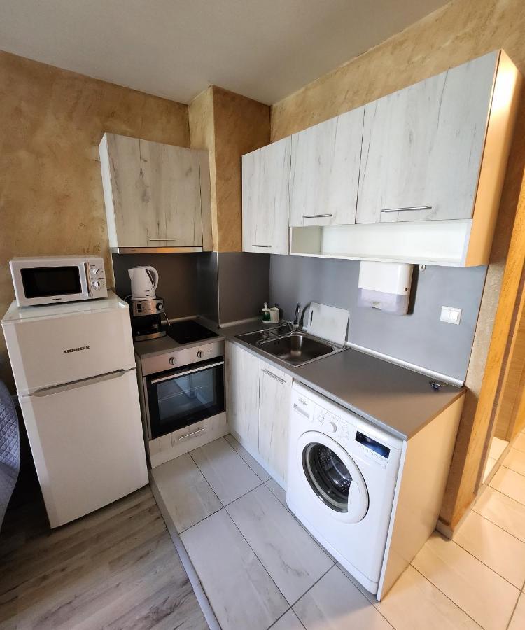 Colonel 953 Apartment